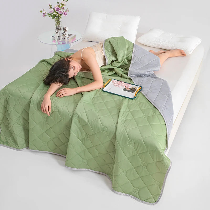 Grade A Cooling Blanket: Soft, breathable, king/queen size, summer lightweight comforter