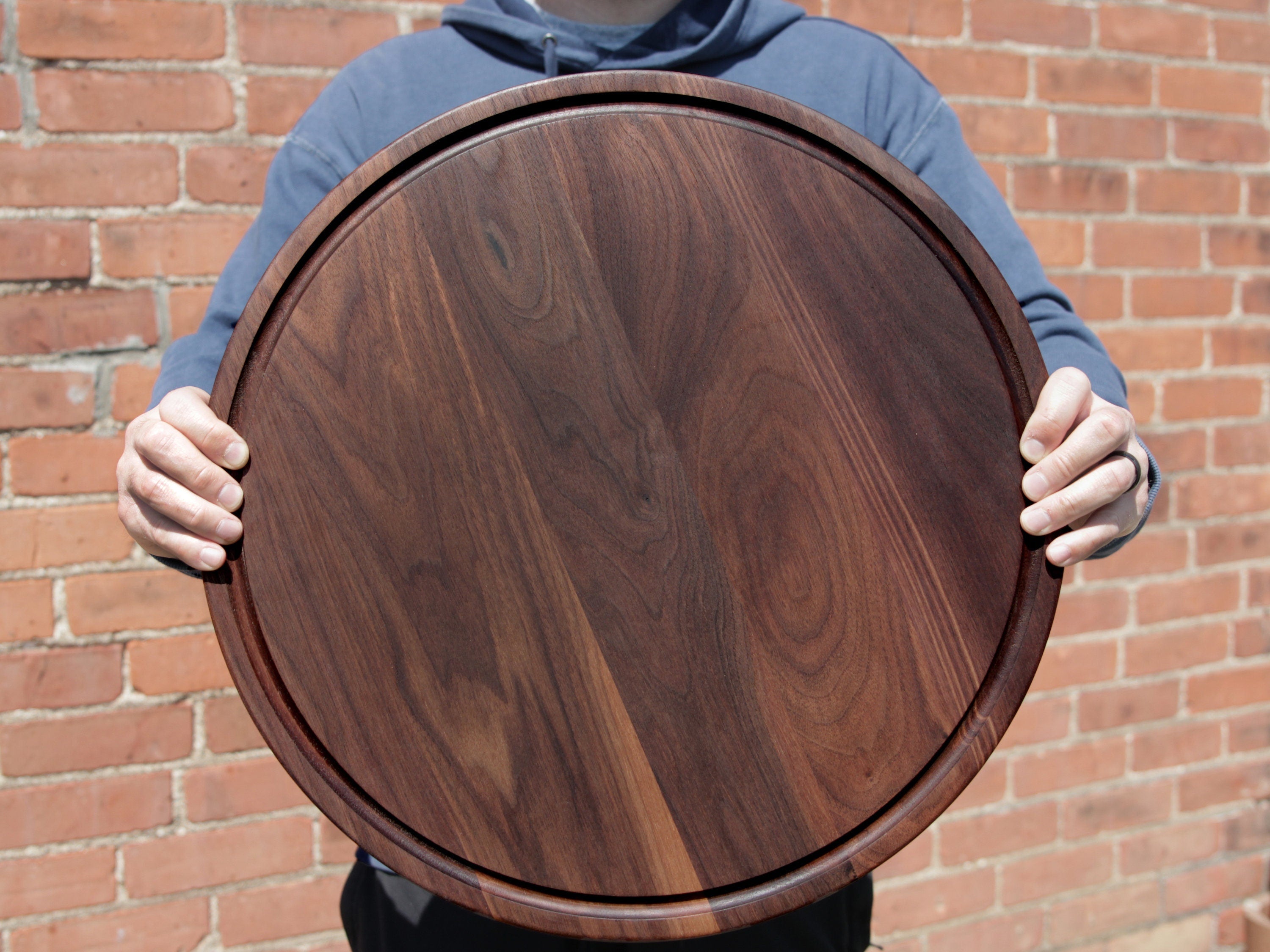 18" Walnut Personalized Round Board with Juice Groove